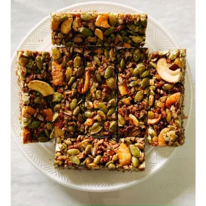 Thanh granola từ hạt dinh dưỡng sấy khô 