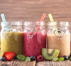 Smoothie hạt dinh dưỡng sấy khô và trái cây tươi